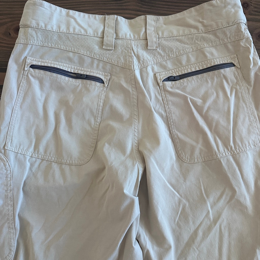 Huk Shorts Men’s L Beige Fishing Performance Zip Pocket 9.5 Inseam - Picture 4 of 7